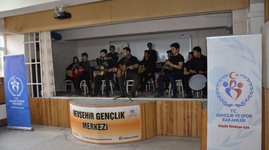 Gen&ccedil;lik Merkezi M&uuml;zik Kul&uuml;b&uuml; Gen&ccedil;leri Teog &Ouml;ncesi Moral Konseri Verdi