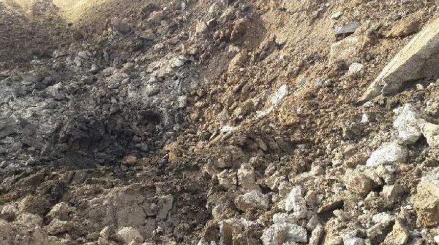 Pkk, &Ccedil;amura Saplanan Bomba Y&uuml;kl&uuml; Minib&uuml;s&uuml; Patlattı