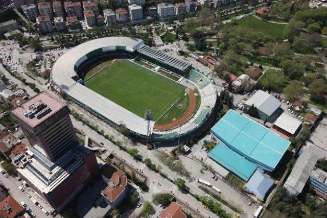 Bursa Atatürk Stadyumu’Nun Yıkımına Başlandı