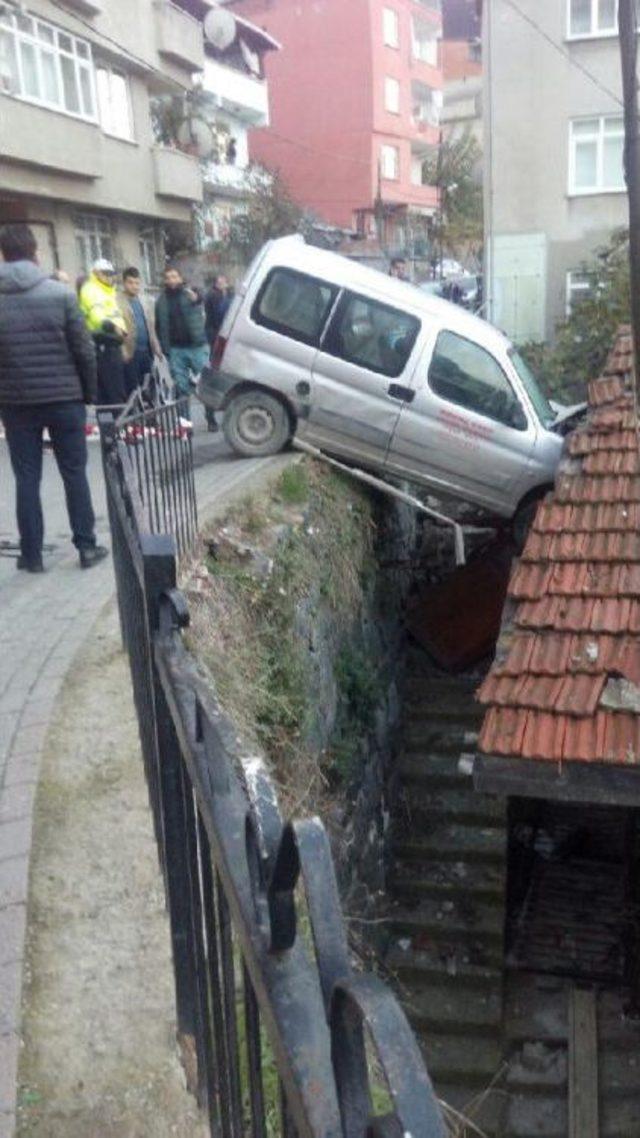 Sarıyer'de Tır Sokağı Birbirine Kattı