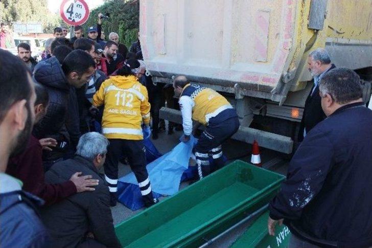 Kamyonun Altında Kalan Elektrikli Bisiklet Sürücüsü Öldü G5