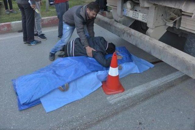 Hafriyat Kamyonu Ezdi, Oğlu Cesedine, Kızı Da Terliğine Sarılıp G&ouml;zyaşı D&ouml;kt&uuml; 3