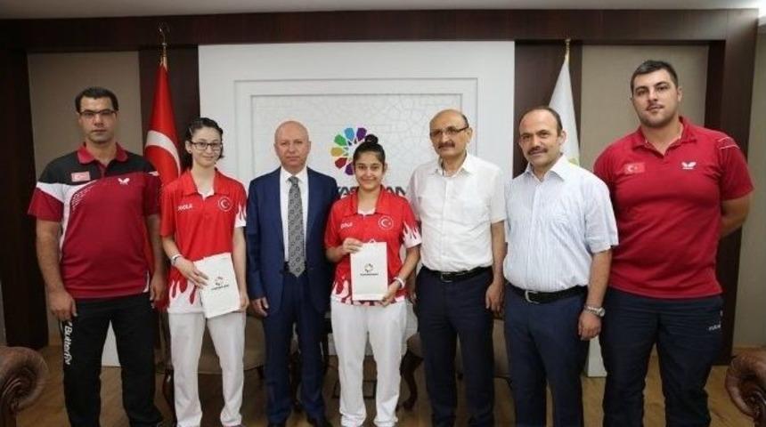 Kocasinan Belediyesi Spor Kul&uuml;b&uuml; Bayan Masa Tenisi Takımı Liderin 1 Puan Gerisinde