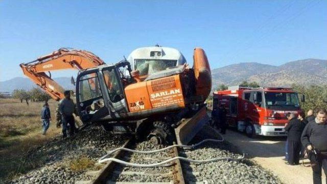 Yolcu Treni Ekskavatöre Çarptı: 20'ye Yakın Yaralı Var