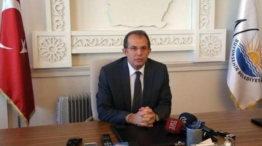 Vali Taşyapan Belediyede