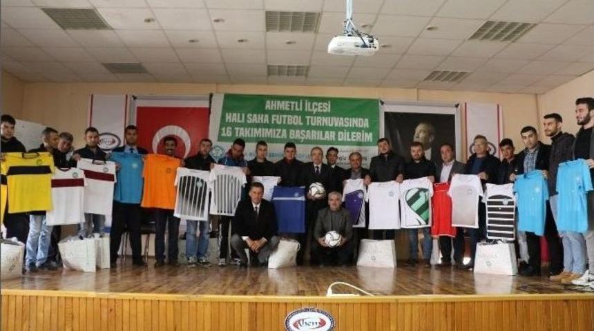 Ahmetli Futboluna B&uuml;y&uuml;kşehir Desteği