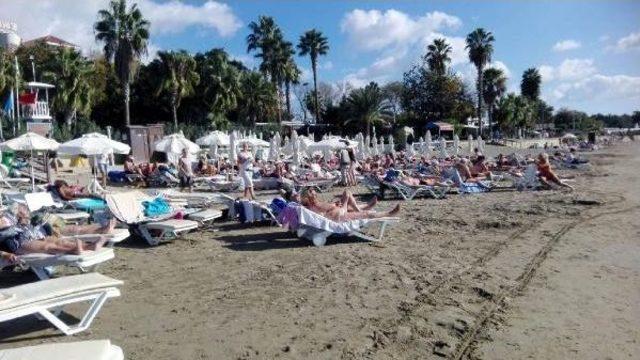 Manavgat'ta Turistlerin Deniz Keyfi