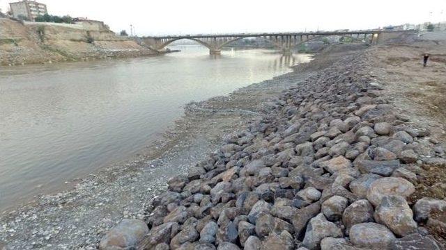 Dicle Nehri Islah Projesi Hayata Geçiriliyor