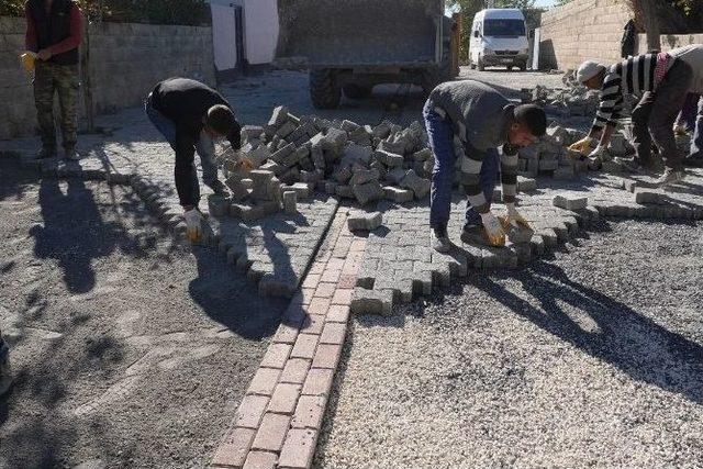 Haliliye’den Gürcütepe’de Parke Taşı Döşeme Çalışması