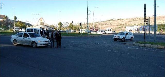 Takla Atan L&uuml;ks Ara&ccedil;taki 3 Kişi Yaralandı 3