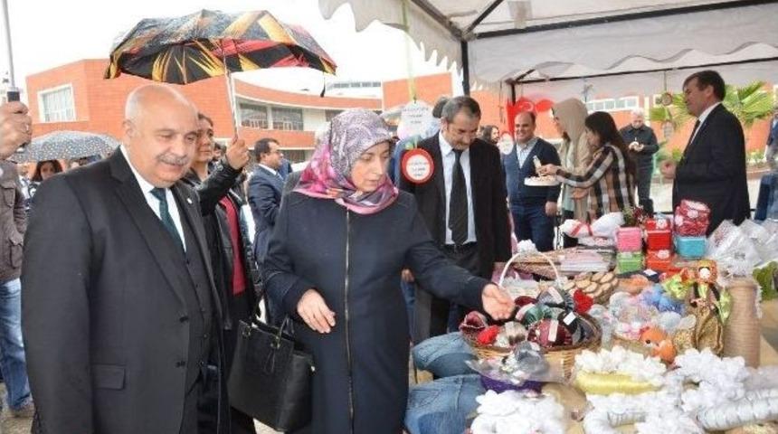 Geri D&ouml;n&uuml;ş&uuml;ml&uuml; Tasarım Kursunda Yapılan &Uuml;r&uuml;nler G&ouml;r&uuml;c&uuml;ye &Ccedil;ıktı