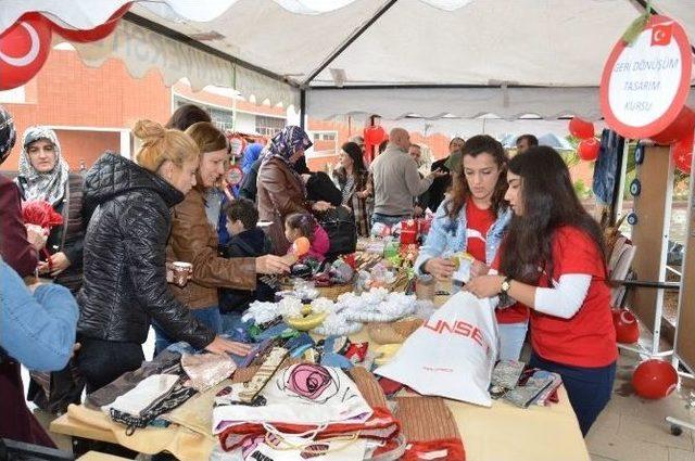 Geri Dönüşümlü Tasarım Kursunda Yapılan Ürünler Görücüye Çıktı