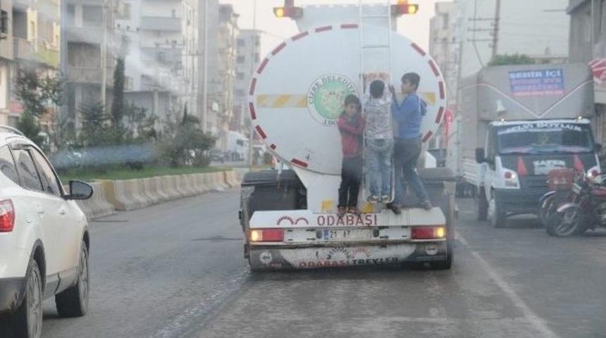 Cizre&rsquo;de &Ccedil;ocukların Tehlikeli Oyunu