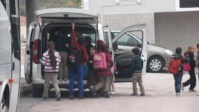 18 &Ouml;ğrenciyi Hafif Ticari Aracıyla Okula Taşıyan &Ouml;ğretmene Ceza 1
