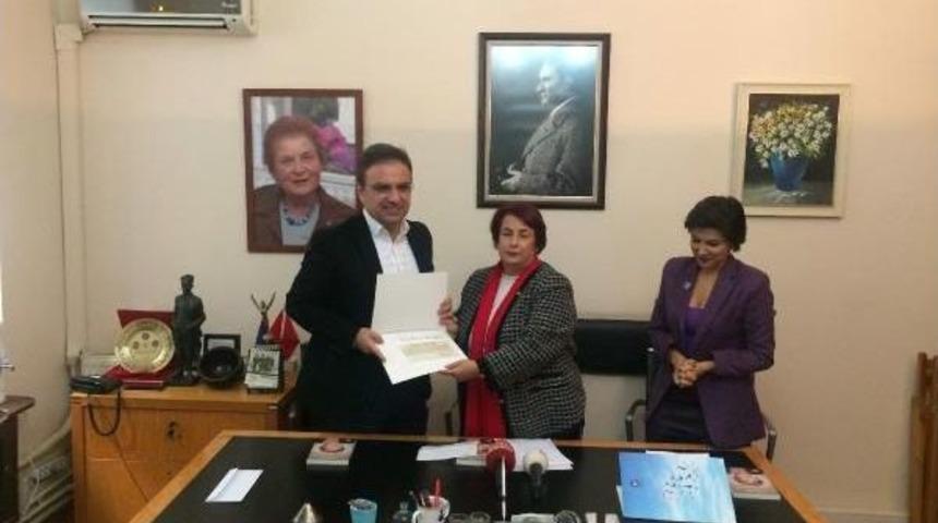 Kitabının Telif Gelirini &Ccedil;ydd'ye Bağışladı