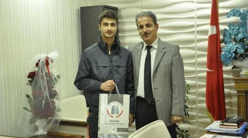 Boz&uuml;y&uuml;kl&uuml; Sporcuların B&uuml;y&uuml;k Başarısı