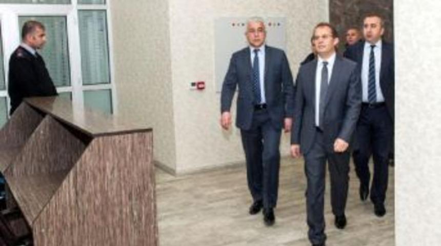 Van B&uuml;y&uuml;kşehir Belediye Başkanı G&ouml;zaltına Alındı (5)