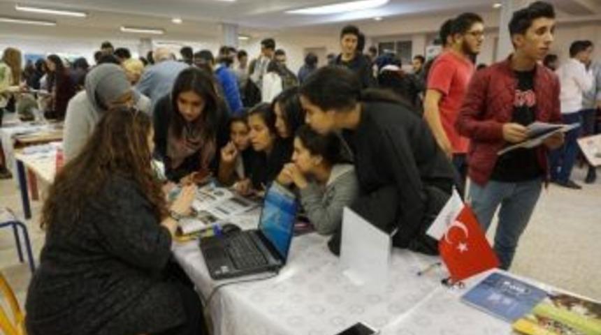 Be&uuml; Fas Eğitim Fuarının Yıldızı Oldu