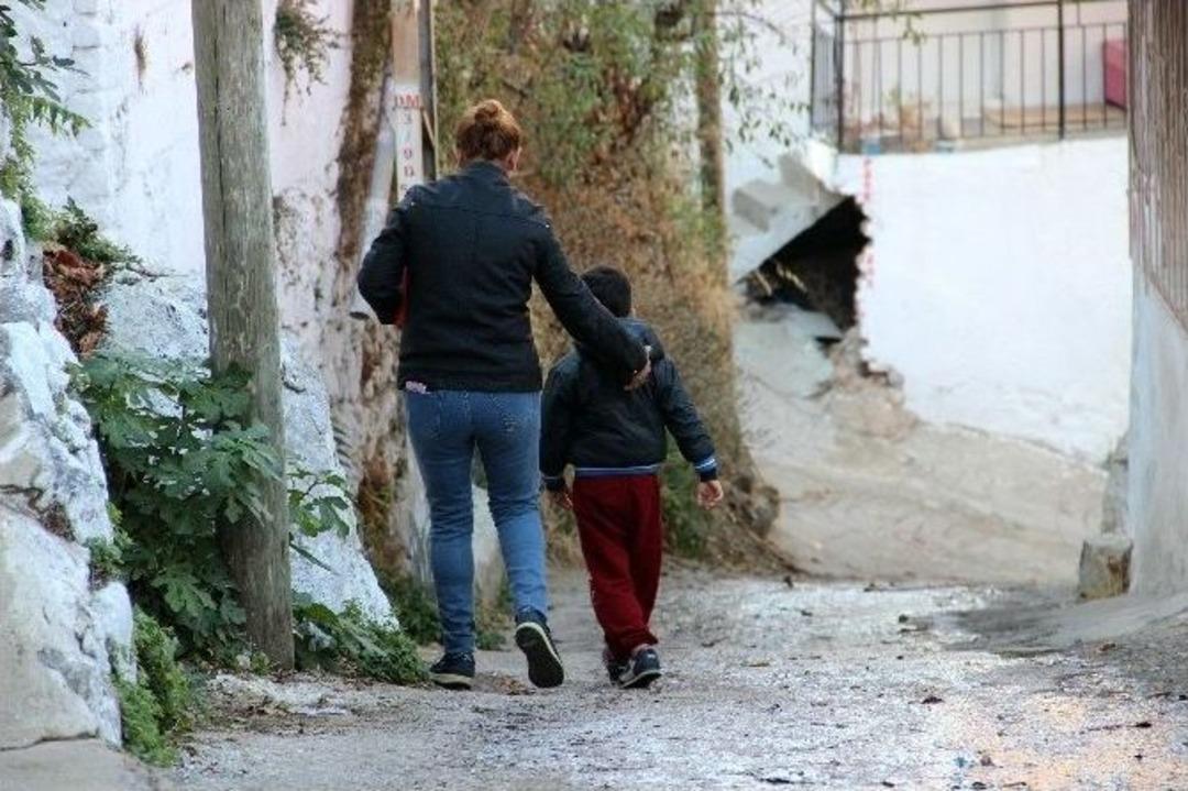 (&ouml;zel Haber) Sokaklardan Lağım Akıyor