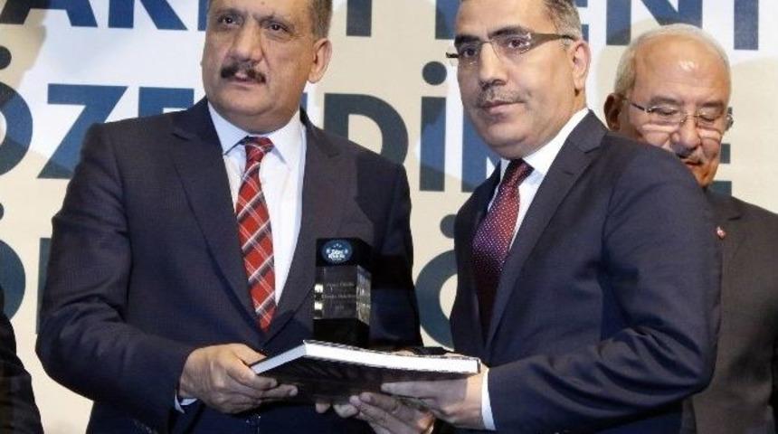 Y&uuml;reğir Belediyesi&rsquo;ne Yapex&rsquo;te &rsquo;proje, Uygulama Ve S&uuml;reklilik&rsquo; &Ouml;d&uuml;l&uuml;