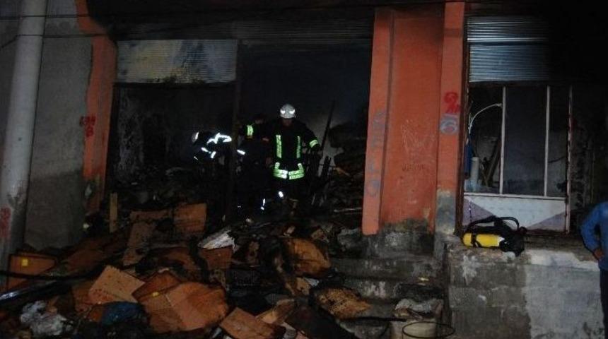 Depoda &Ccedil;ıkan Yangın Eve Sı&ccedil;ramadan S&ouml;nd&uuml;r&uuml;ld&uuml;