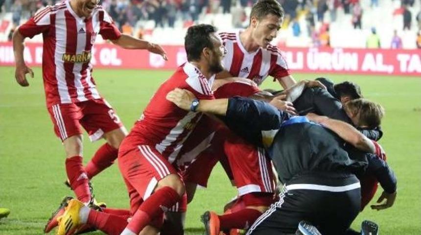 Sivasspor Ilk Defa &Uuml;mraniyespor Karşısında