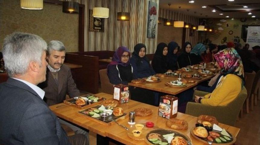 Kız &Ouml;ğrenciler, Sabah Namazında Buluştu