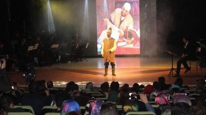 &ldquo;t&uuml;rk&ccedil;e Aşkı, Vatan Aşkı&rdquo; Konulu G&ouml;steriye Yoğun İlgi