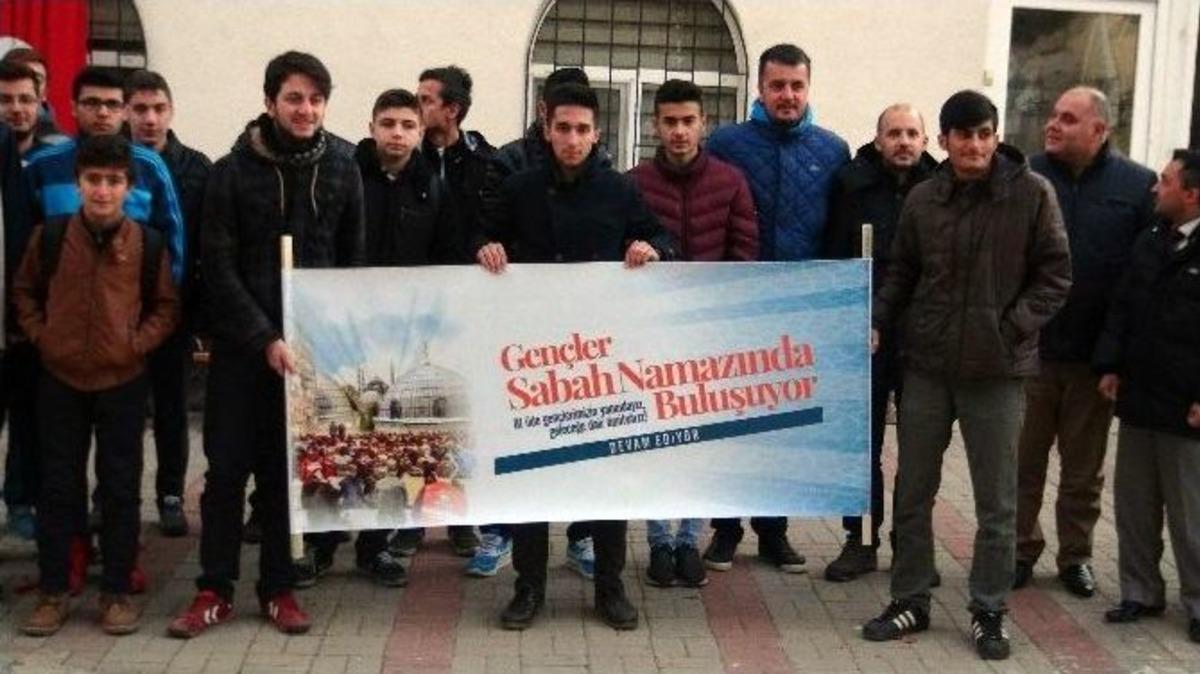 Tekirdağ&rsquo;da Gen&ccedil;ler Sabah Namazında Buluştu