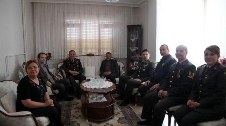 Konya İl Alay Komutanı&rsquo;ndan Şehit Ailesine Ziyaret
