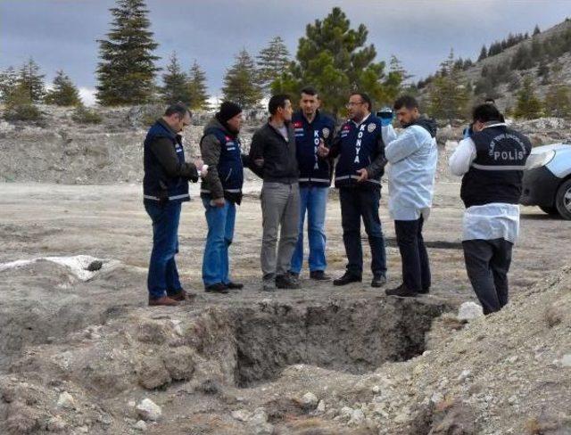 Eşiyle Para Karşılığı Ilişkiye Girmek Istediği Iddiasıyla Öldürüp, Cesedi Yakmışlar