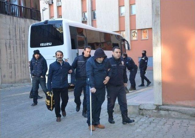 Mardin’de Gözaltına Alınan 31 Dbp’li Adliyeye Sevk Edildi