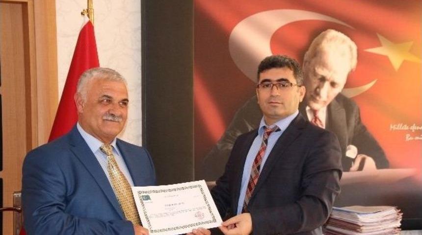 Kaymakam Çetin’den İha Muhabirine Takdir Belgesi