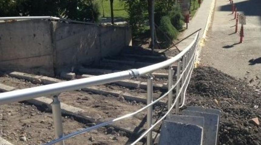 &Ccedil;ocuk Hastanesi&rsquo;nde &Ccedil;evre D&uuml;zenleme Ve Onarım &Ccedil;alışmaları S&uuml;r&uuml;yor