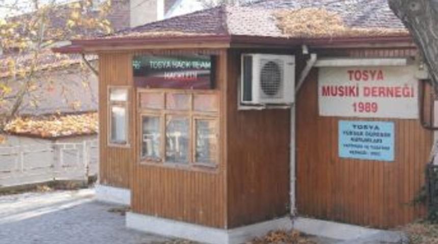 Tosya&rsquo;da İş Yerlerinin Reklam Tabelaları Hacklendi