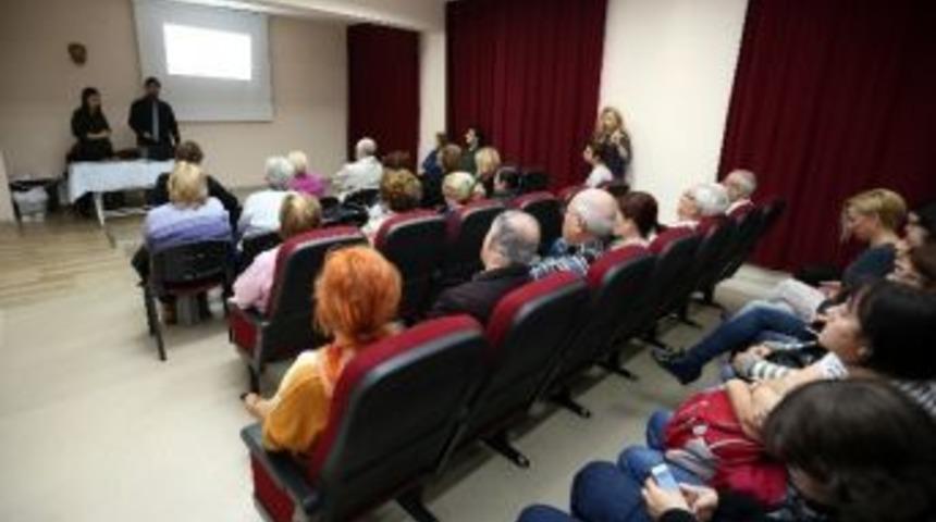Konak&rsquo;taki Sağlık Seminerinde Kemik Erimesi Anlatıldı