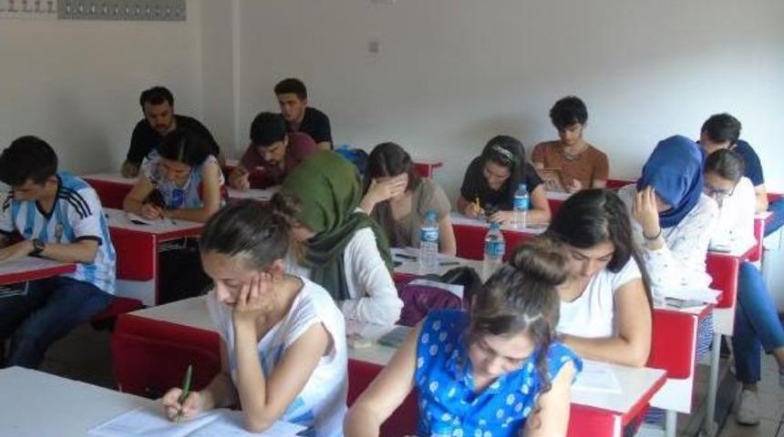 Kpss Adaylarına Uyarı: Kimlik Dışında Birşey Getirene Dava A&ccedil;ılacak