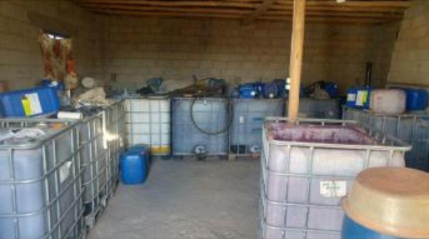 Bekilli'de 13 Ton Kaçak Üretim Şarap Ele Geçirildi