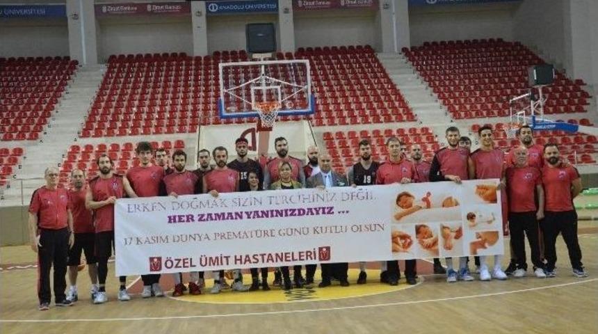 Nesine.com Eskişehir Basket Premat&uuml;re &Ccedil;ocuklar İ&ccedil;in Pankart A&ccedil;tı