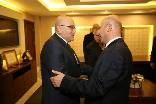 &Ccedil;olakbayrakdar, "b&uuml;y&uuml;k Bir Ailenin Par&ccedil;asıyız" 1