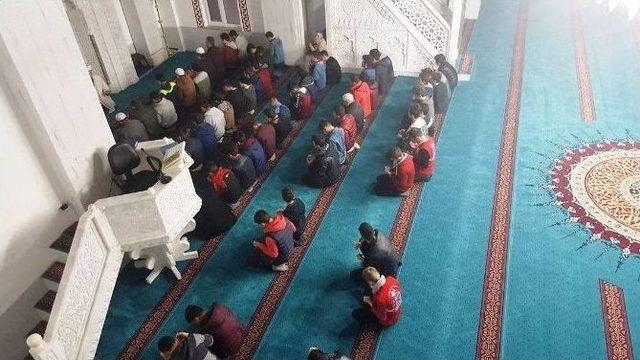 Gençlik Namazda Buluştu 1