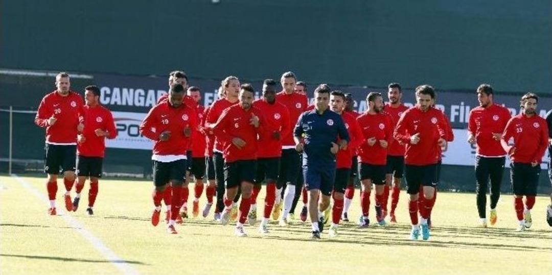 Antalyaspor, Trabzon&rsquo;a 3 Eksikle Gidecek