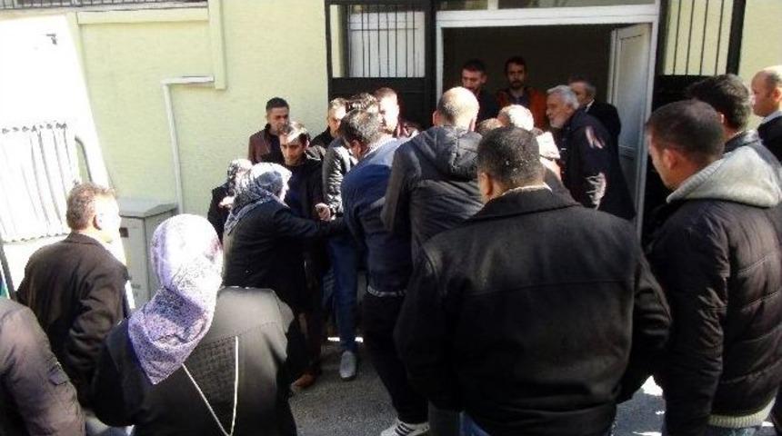 Ara&ccedil; İ&ccedil;erisinde Otururken Vurularak &Ouml;ld&uuml;r&uuml;ld&uuml;