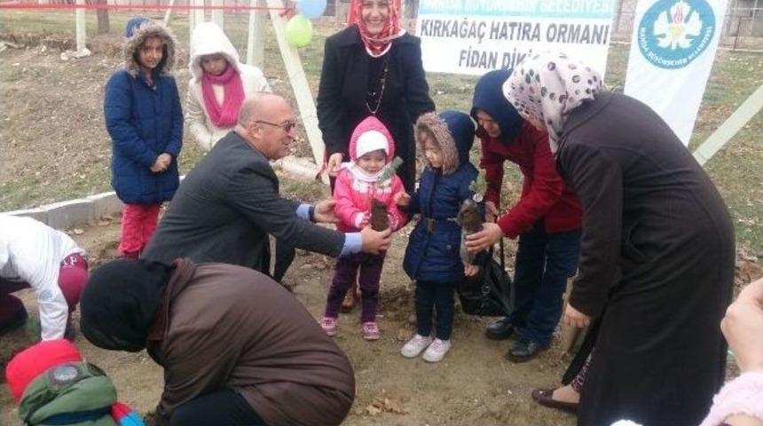 Kırkağa&ccedil;lı Minikler Fidan Dikti
