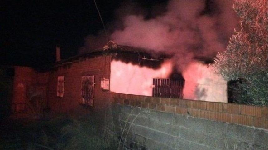 Ahşap Bina K&uuml;l Oldu