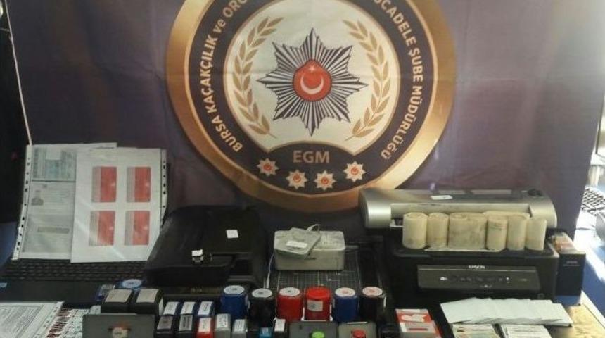 Sahte Ehliyet Ve Pasaport Basan Suriyeliler Yakalandı