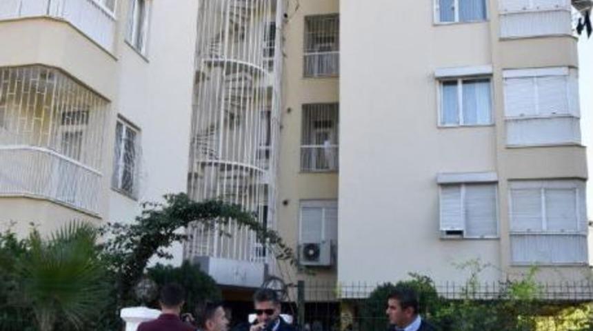 Av T&uuml;feğiyle Intihar Etti