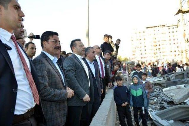 Pkk Terörünün Vurduğu Bağlar'da Yaralar Sarılıyor