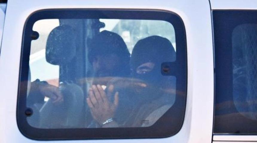 Sarnı&ccedil;ta T&uuml;nel Kazıp Define Ararken Yakalandılar