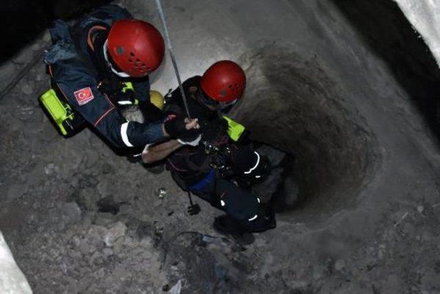 Sarnıçta Tünel Kazıp Define Ararken Yakalandılar